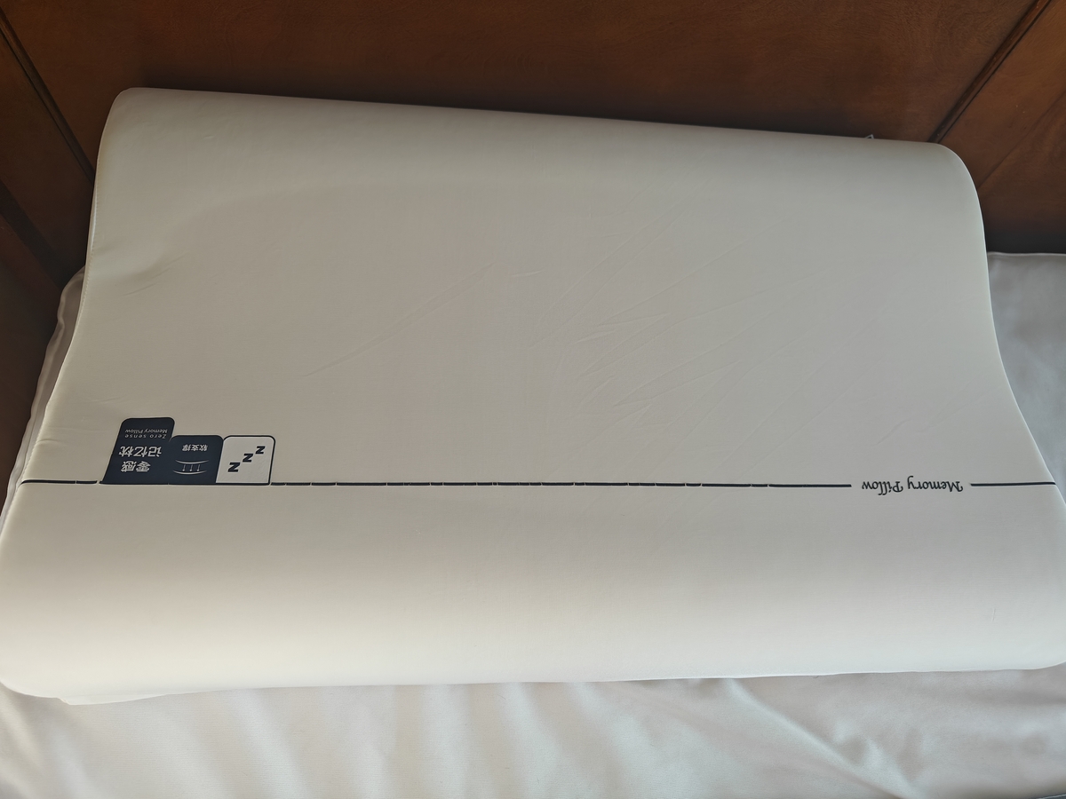 乳胶枕头（送抗菌枕套）